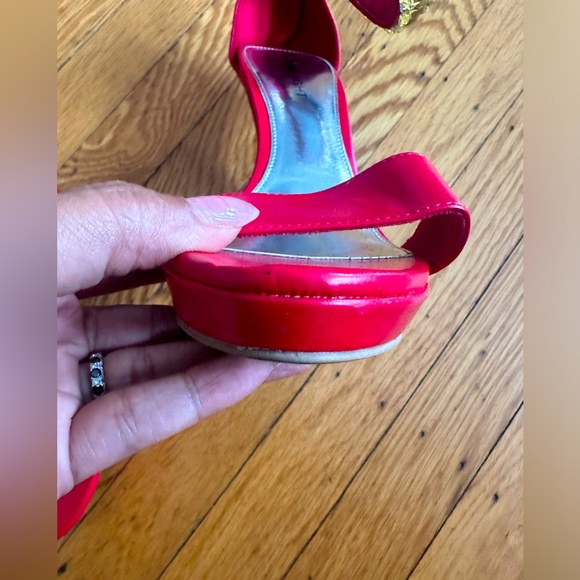 Sexy Red Stilettos - Picture 4 of 9